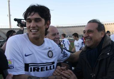 <b>LIVORNO-INTER. </b>A destra Simone DellAgnello al Picchi per il torneo di Viareggio, sotto il portiere Bardi insieme allattaccante Dionisi 