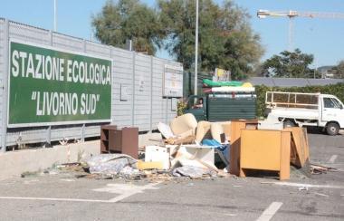 Lingresso della stazione ecologica di via Cattaneo 