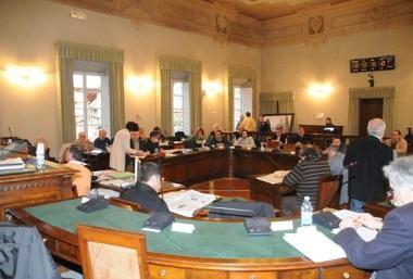 Una seduta del consiglio comunale    
