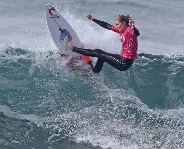 Stephanie Gilmore superstar del surf