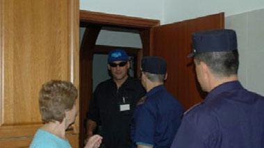"Dobbiamo dare oro a suo figlio" ma è una truffa, anziana derubata