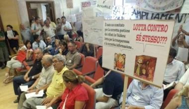 Comitati in consiglio provinciale contro gli ampliamenti delle discariche di Gello e Legoli