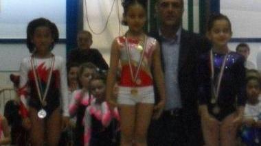 <b>PREMIAZIONE</b> La ginnasta con il presidente regionale Csen Pasquale Vento