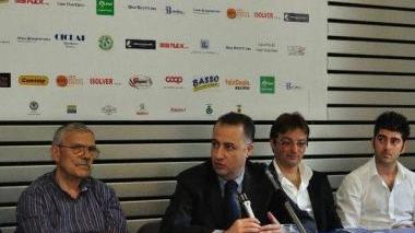 Un momento della presentazione con il sindaco Alberto Ferrini e sotto una passata edizione del Rally