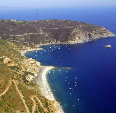 I tratti di costa resi inaccessibili dal Demanio nella zona del promontorio del Calamita a Capoliveri  