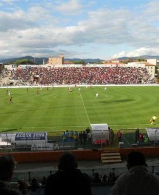 Lo stadio Porta Elisa visto dalla tribuna 
