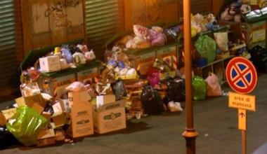 SEGNALA LIVORNOVia dei Cavalieri, l'Aamps toglie i cassonetti-discarica