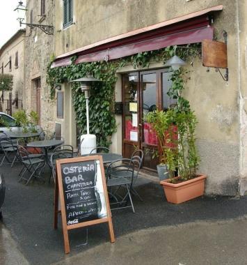 Il Caff&egrave; dei Fornelli a Volterra location della rassegna darte  