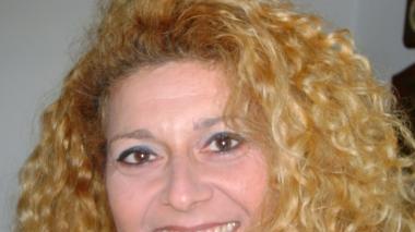 La copertina del libro «Paura di volare» e l’autrice Nadia Francalacci
