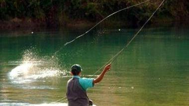 <b>PESCA.</b> Con la “mosca”