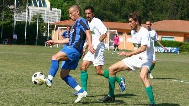 Un’azione di calcio dilettanti