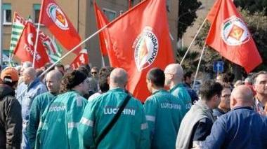 Per gli operai è stata una lunga giornata d’attesa