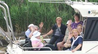 Alcuni momenti della giornata dedicata ai disabili organizzata da Costa Etrusca