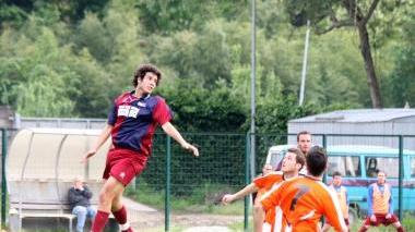 <b>STACCO.</b> Un’azione atletica di Federico Sorbo, in campo con i colori della Beca