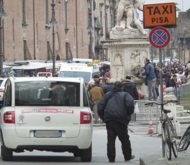 <b>TAXI.</b> Auto pubbliche in servizio in centro 