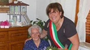 100 ANNI PER IDA La signora Ida Macchi di Ponsacco nei giorni scorsi ha compiuto 100 anni. Al ...