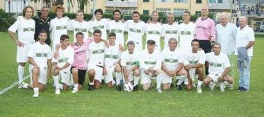 <b>PRO LIVORNO SORGENTI.</b> La squadra scesa in campo venerd&igrave; sera nella partita benefit 