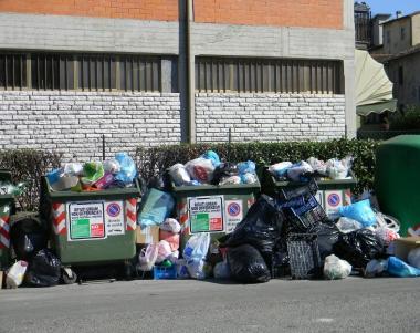 Tarsu più cara, nuovi stalli a pagamento