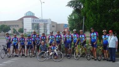 Bella pedalata sulle rive del Po per gli atleti dell'Unione ciclistica