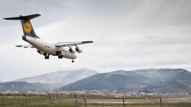 Aereo in fase di atterraggio a Peretola