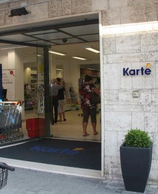 Il nuovo negozio &laquo;Kart&eacute;&raquo; in via Cairoli: qui i ladri hanno portato via 150 euro di incasso 