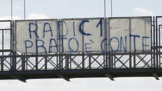 Uno striscione dei tifosi a sostegno di Radici