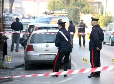 <b>ASSASSINATO DAVANTI CASA.</b> Lauto di Stefano Romanini dove limprenditore camaiorese &egrave; stato colpito a morte l8 febbraio scorso 