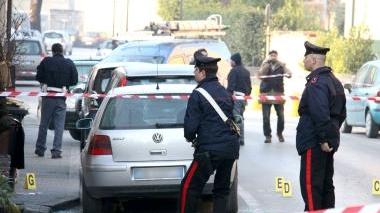 <b>ASSASSINATO DAVANTI CASA.</b> L’auto di Stefano Romanini dove l’imprenditore camaiorese è stato colpito a morte l’8 febbraio scorso
