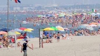 Una immagine della spiaggia di Marina di Vecchiano
