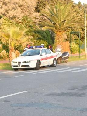 <b>CONTROLLI.</b> La municipale di Forte sul viale a mare  