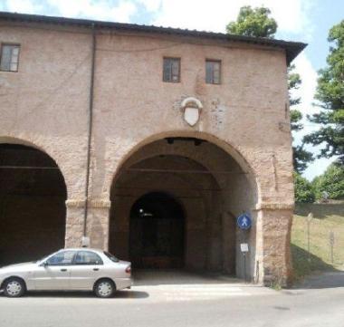 Lassessore Moreno Bruni e sotto il baluardo S. Martino   
