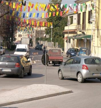 Via San Francesco si apre allo shopping  