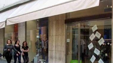 Negozi del centro di Massa durante i saldi della stagione passata