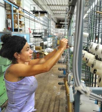 Linterno dellElastificio e nella foto piccola in alto Giovanni Dentella 