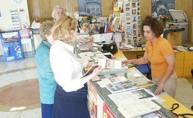 Turisti al Punto informazioni: per loro &egrave; in arrivo la nuova guida Touring 