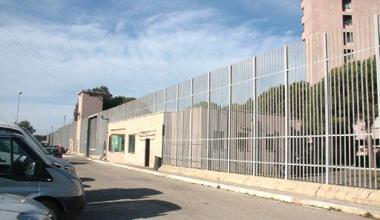 Tenta il suicidio due volte in 10 giorni un detenuto delle Sughere