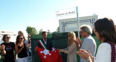 Lintitolazione della strada a Fabrizio De Andr&eacute; 