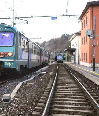 La stazione di Corbezzi lungo la linea Porrettana   