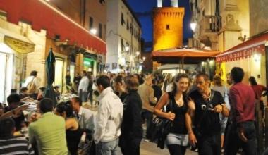 Troppo rumore per la movida in centro storico, protestano i residenti