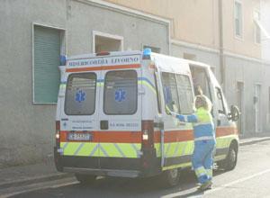 Braccio incastrato nel cancello automatico, liberata dalla Misericordia