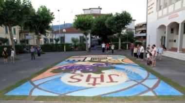 Corpus Domini festeggia 50 anni con l'infiorata - le immagini