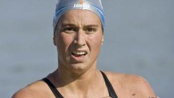 A sinistra Rachele Bruni e a destra Simone Ercoli Le due stelle del nuoto di fondo italiano hanno dominato la scena nella maratona di 5 chilometri andata in scena a Castel Gandolfo