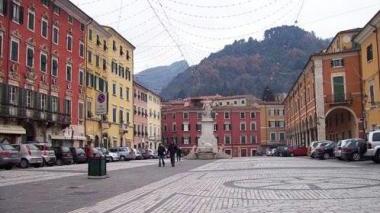 Uno scorcio di piazza Alberica