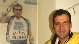 Franco Ballerini davanti ad un poster della sua vittoria nella Parigi-Roubaix