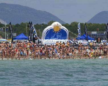 <strong>RECORD.</strong> Il tuffo del 2008 in Darsena