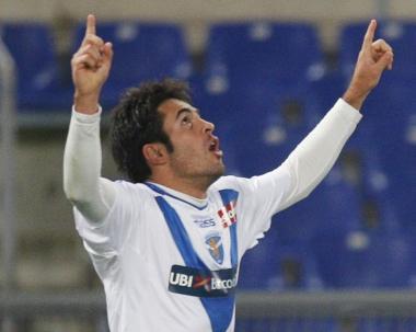 In alto a sinistra il brasiliano Eder esulta dopo un gol segnato col Brescia A destra litalo-argentino Forestieri in azione con la maglia azzurra Qui sopra il mediano Mirko Forestieri durante una gara dellEmpoli 