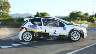 Il vincitore Daniele Batistini (Peugeot 207); sotto Moricci, quarto assoluto
