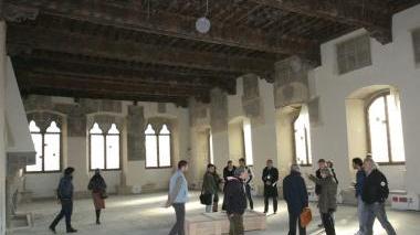 Sopra il Museo Civico, sotto l’assessore Anna Beltrame