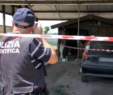 Sopra: Valeria Brega Dos Santos, la prostituta che ha accoltellato il vicino di casa. Ai lati: il luogo dove è avvenuto l’accoltellamento