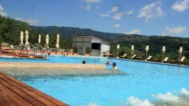 La nuova piscina realizzata al camping Belsito